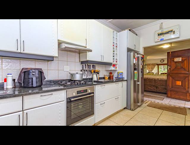 5 BEDROOM HOUSE FOR SALE IN GILLITTS